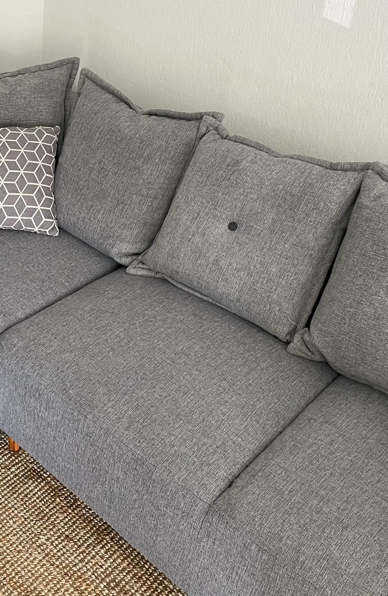 nettoyage-canapé-5-places-tissu-gris-taches-sale